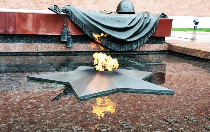 Патриотический час с видеороликом « Подвиг твой бессмертен»