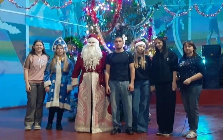 "Новый год отметим вместе - танцем, юмором и песней!"-новогодний вечер для молодежи.