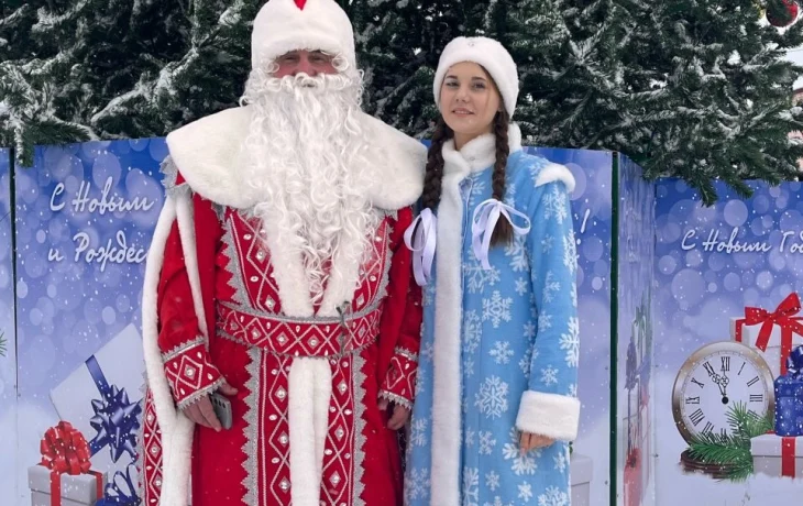 Поздравление Деда Мороза и Снегурочки с 2026 годом Лошади.