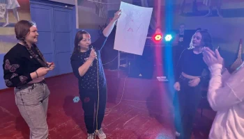 «Жить без улыбки, просто ошибка», развлекательная программа для молодежи. «Жить без улыбки, просто ошибка», развлекательная программа для молодежи.