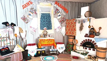 "Валенки на завалинке". Фольклорно-игровая программа. "Валенки на завалинке". Фольклорно-игровая программа.