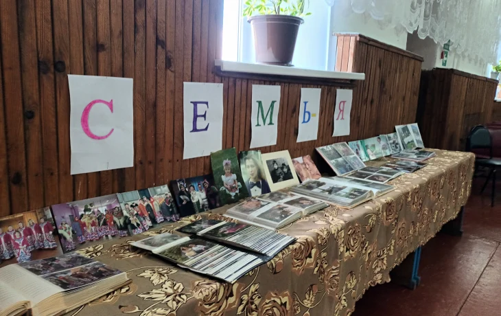 &laquo;Семья в объективе&raquo; &mdash; выставка фотографий, приуроченная к Международному дню семьи.