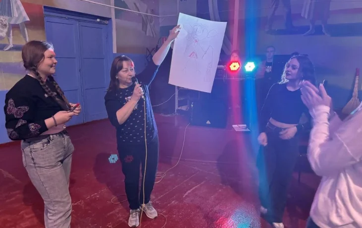 &laquo;Жить без улыбки, просто ошибка&raquo;, развлекательная программа для молодежи.