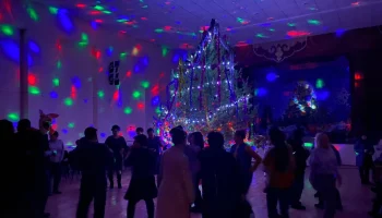 «Новогодняя мишура» - ночная новогодняя дискотека для всей категории населения. «Новогодняя мишура» - ночная новогодняя дискотека для всей категории населения.